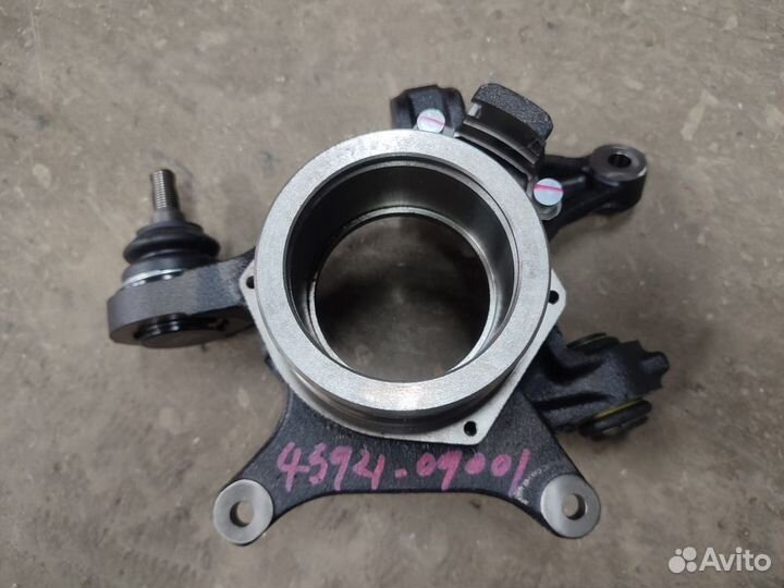 Кулак задний правый с шаровой в сборе SsangYong