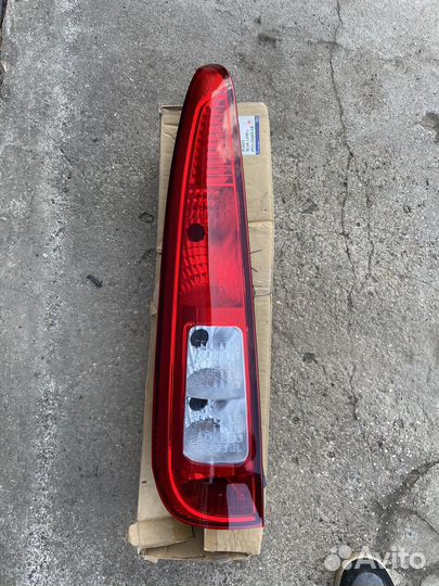 Фонарь задний левый Ford Fusion 2005-2012