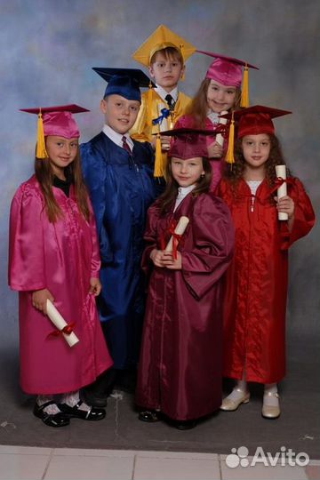 Мантии и шапочки для выпускников и преподавателей