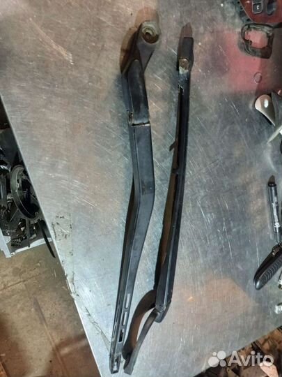 Поводок стеклоочистителя Audi A4