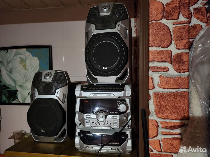 Видео проигрыватель + музыкальный центр