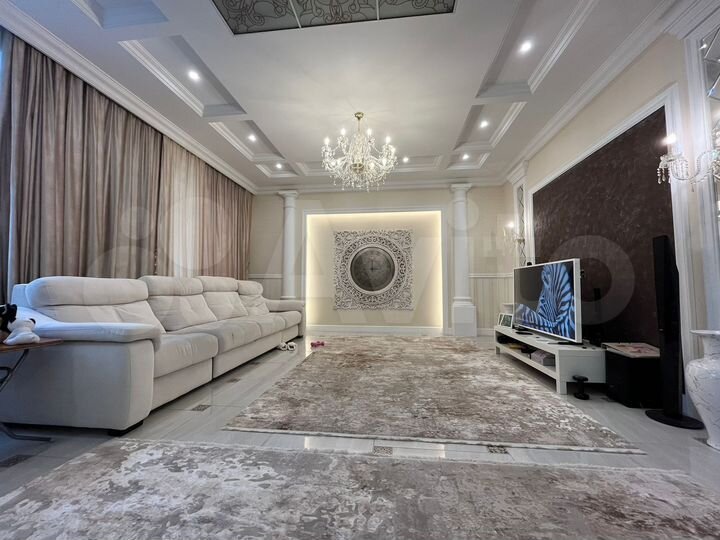 Коттедж 320 м² на участке 7 сот.