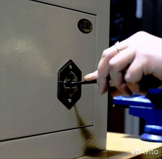 Вскрытие замков, дверей, автомобилей,замена замков