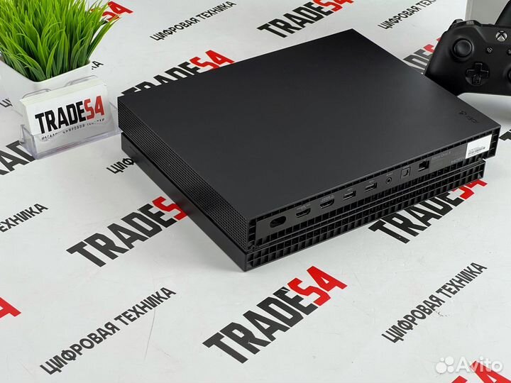 Xbox One X 2 Геймпада 500 Игр