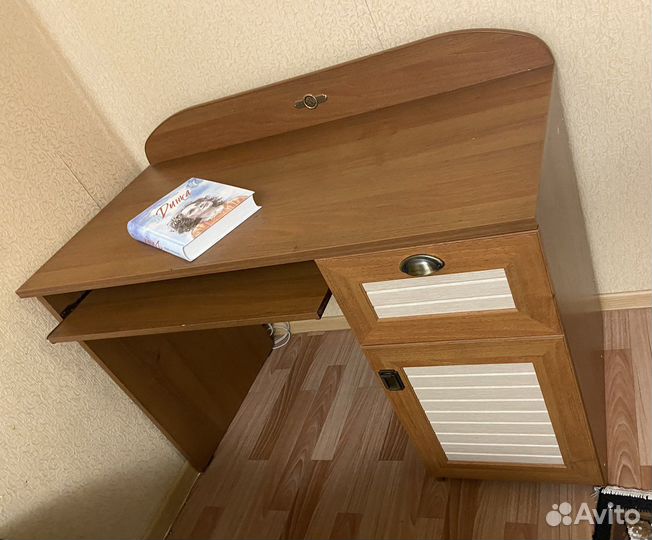 Письменный стол, стеллаж