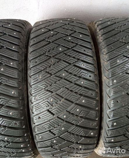 Goodyear Ultragrip Ice Arctic 215/55 R16 102N