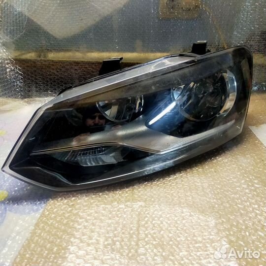 Фары левая правая Volkswagen Polo Sedan