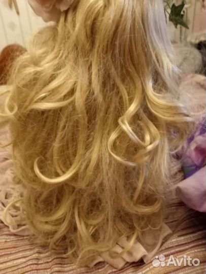 Коллекционная фарфоровая кукла