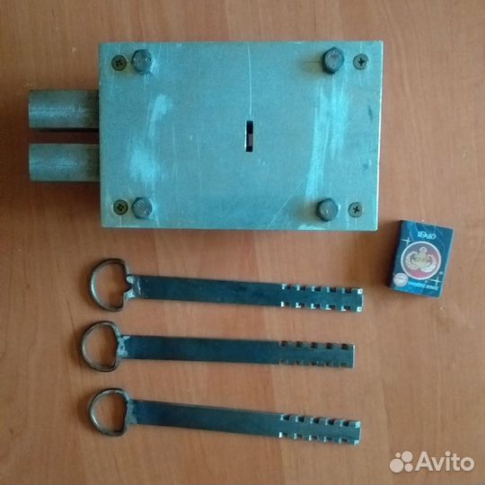 Замок гаражный накладной