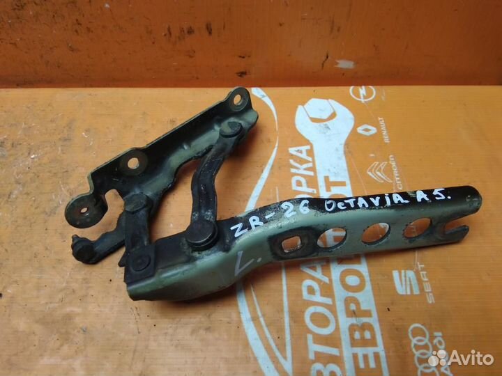 Петля капота левая Skoda Octavia A5 (1Z) (2004-20