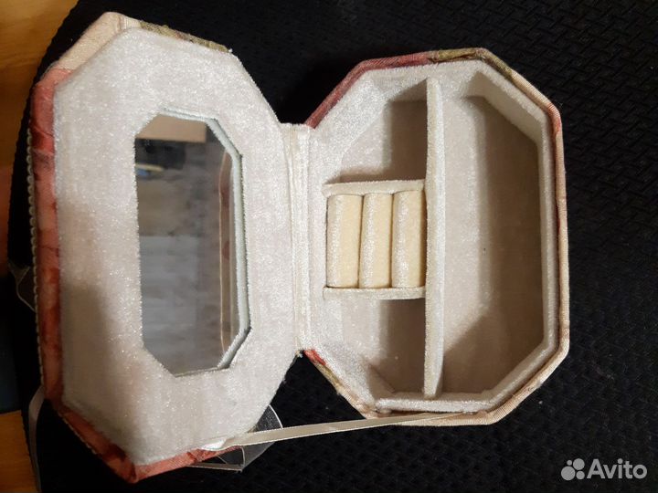 Шкатулка для украшений