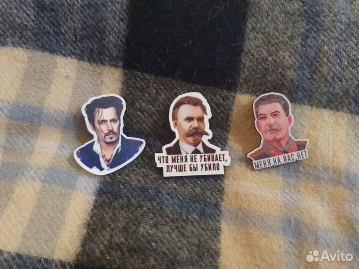 Значки kpop, аниме, пятёрочка, известные личности