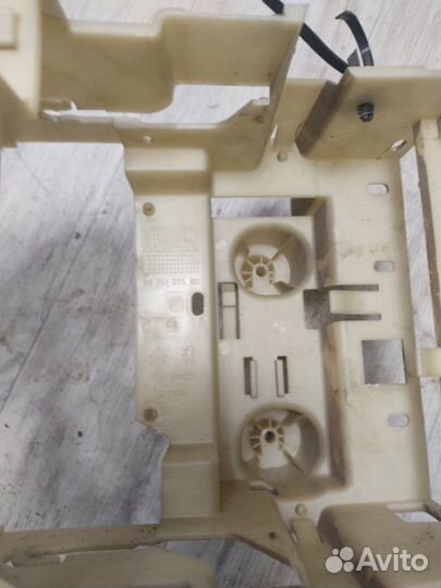 Корпус блока предохранителей Peugeot 308 I