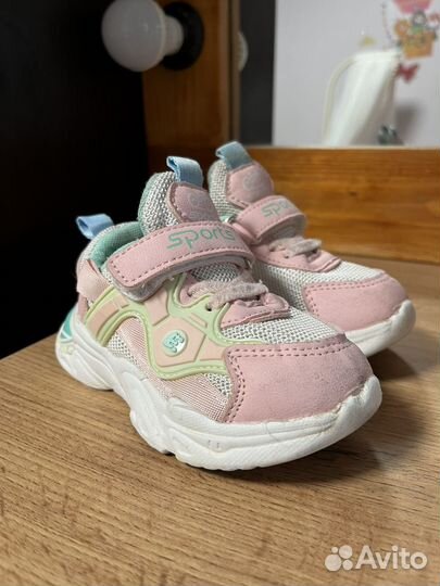 Кроссовки легкие 24 размер