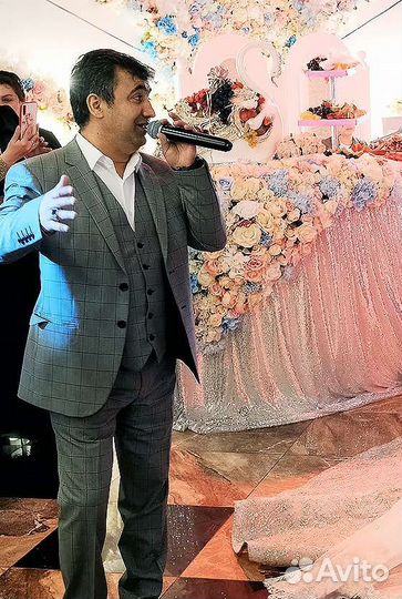 Певец, тамада