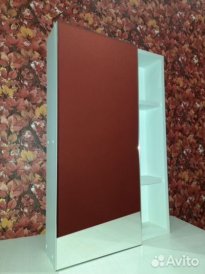 Шкафчик в ванную навесной с зеркалом