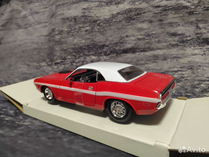 Dodge Challenger R/T Coupe 1970 1:24