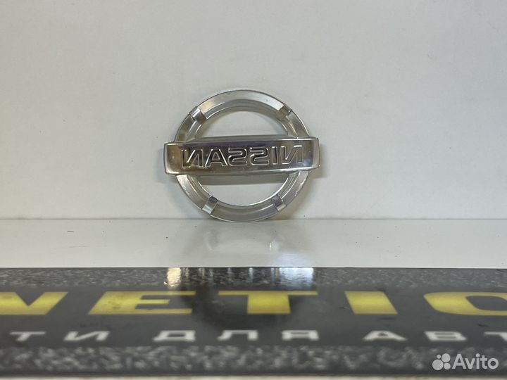 Эмблема на накладку двигателя Nissan Teana j32