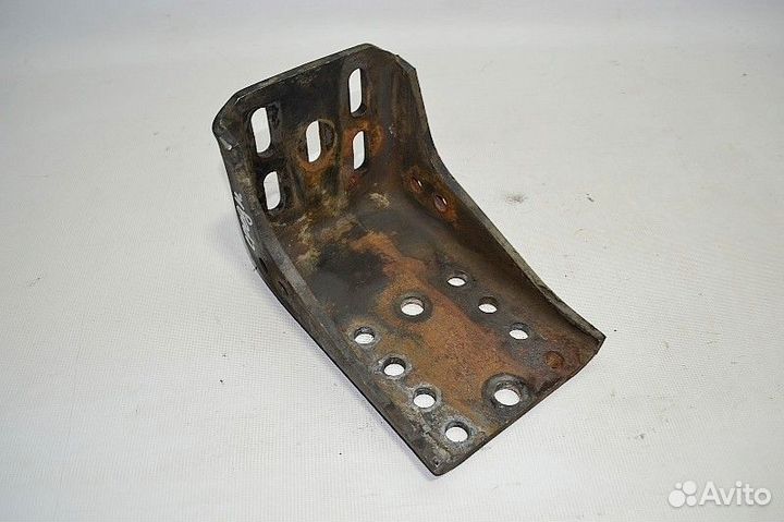 Кронштейн переднего бампера, левый mercedes-benz 2