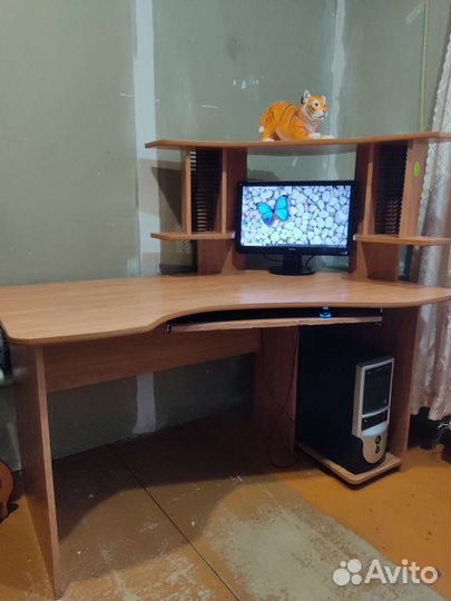 Компьютерный стол