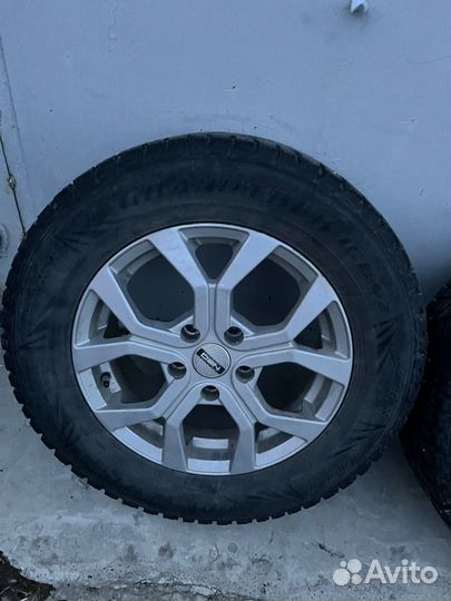 Комплект зимних колес 215/65 r16