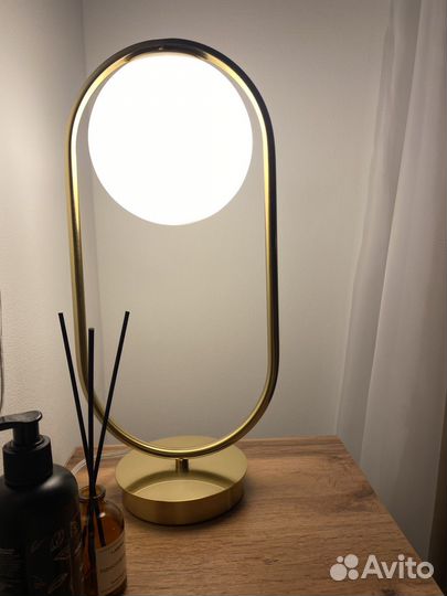 Лампа настольная прикроватная