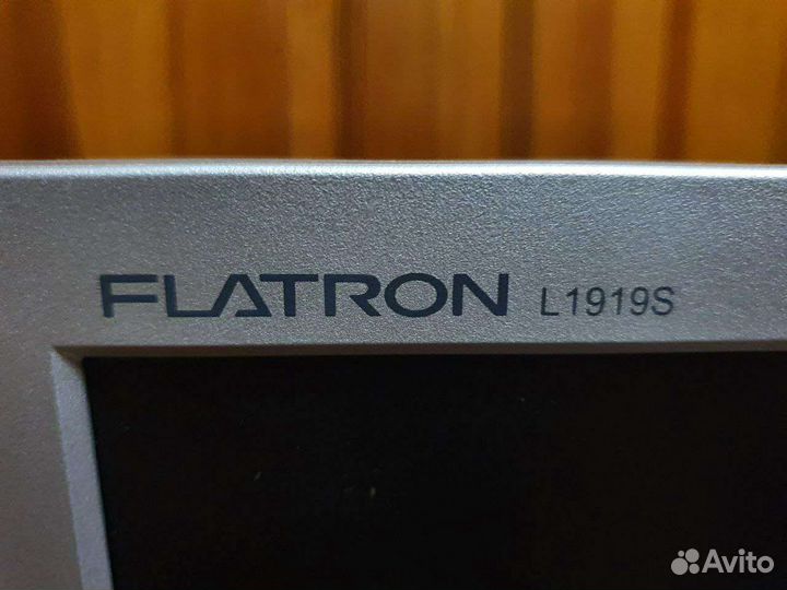 Монитор LG l1919s