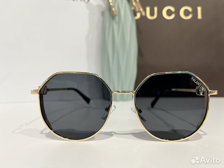 Солнцезащитные очки valentino черные новые