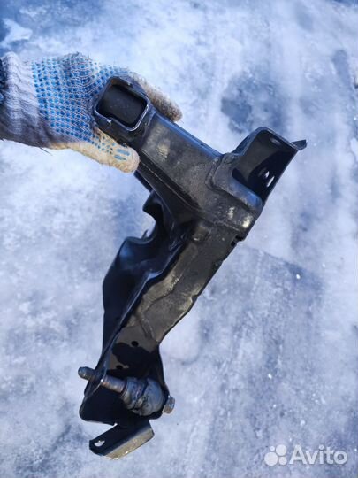 Подрамник на lancer 9