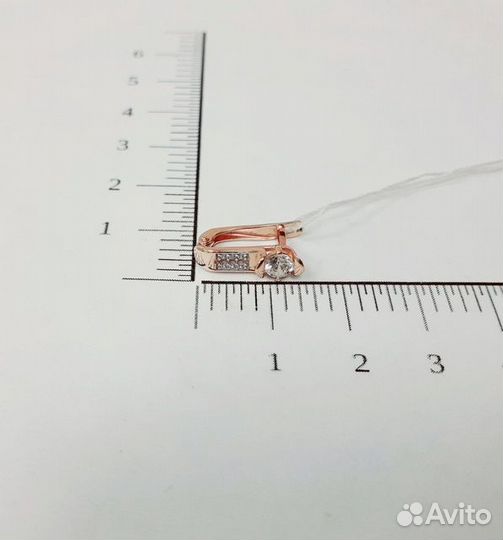 Золотые серьги с камнем