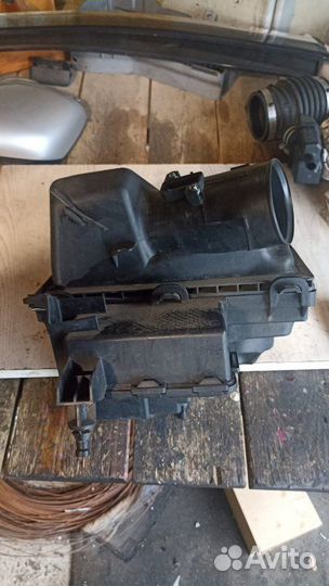 Корпус воздушного фильтра Nissan Elgrand PE52