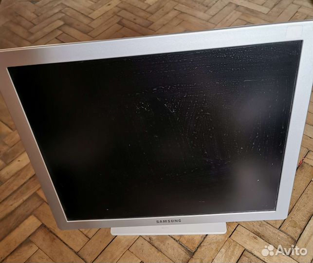 Монитор Samsung SyncMaster 970P 19