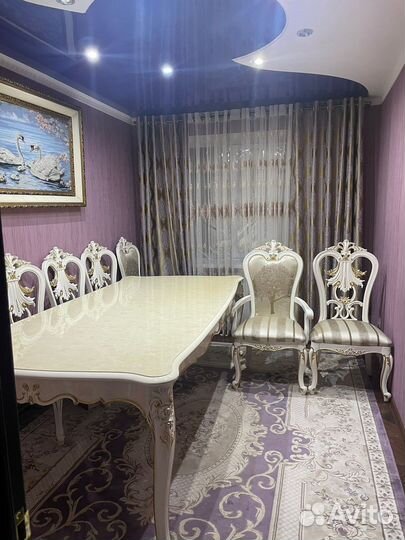 Стол со стульями