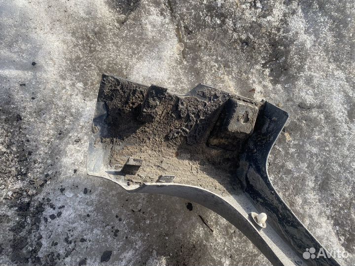 Накладка на крыло задняя левая рено сандеро