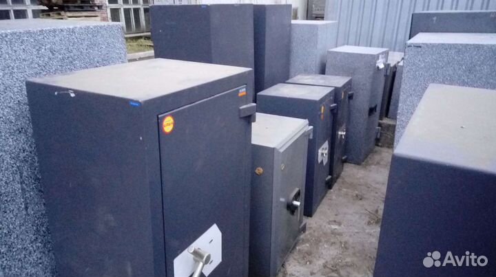 Сейфы и сейфовые ящики, металлические шкафы