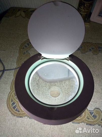 Настольная лампа с увеличительным стеклом