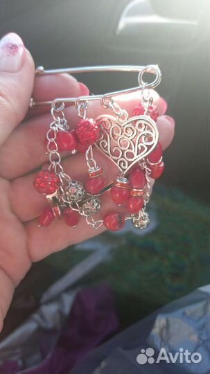 Брошь ручной работы с натуральными камнями