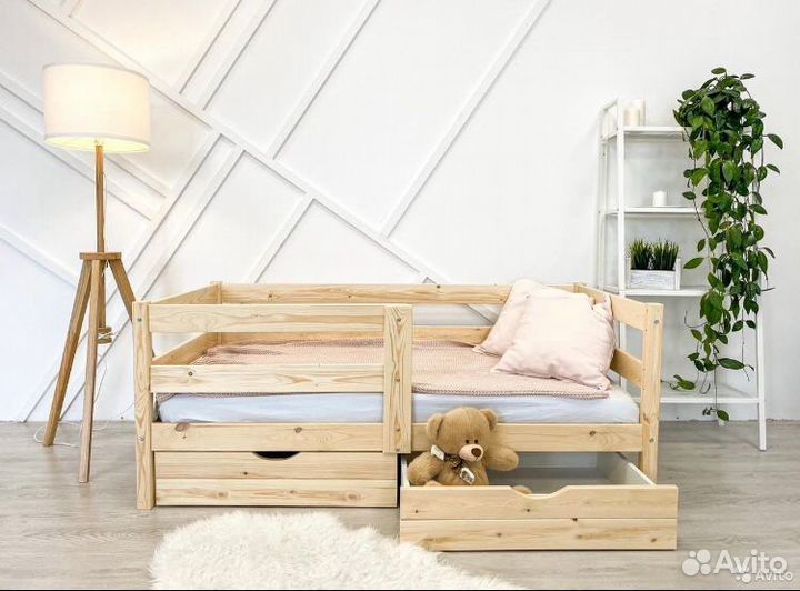 Детская кровать из массива