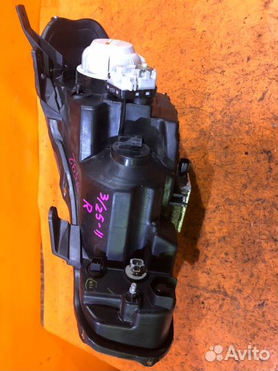 Фара правая Suzuki Sx4 YA41S ксенон