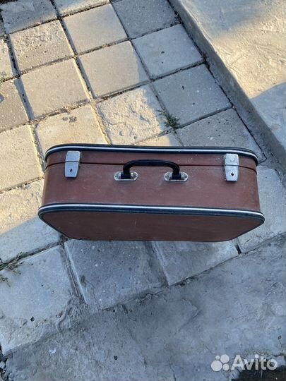 Винтажный чемодан