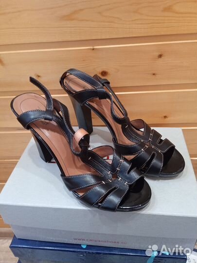 Босоножки и туфли из натуральной кожи