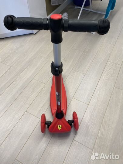 Самокат детский трехколесный ferrari