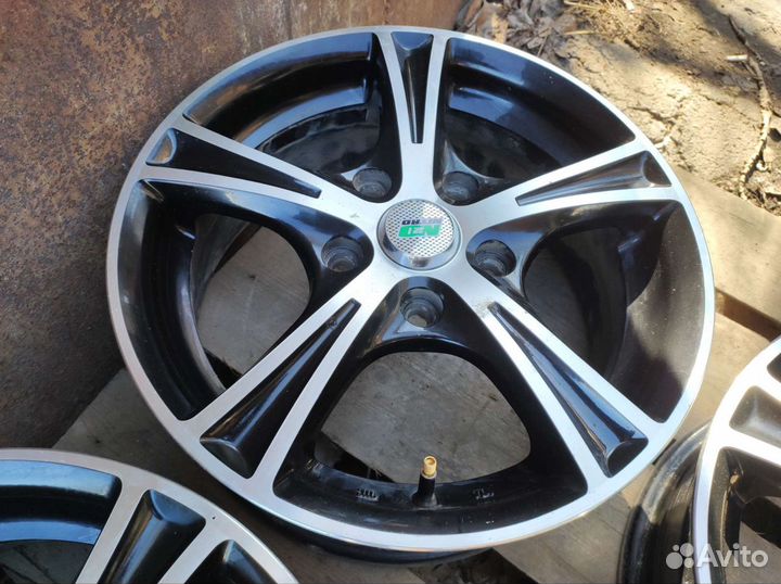 Литые диски r15 5x114.3 dia 54,1