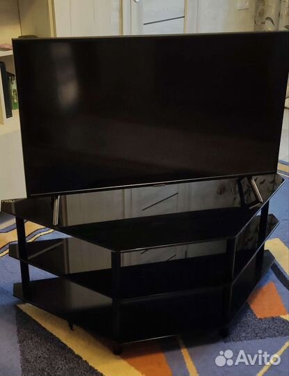 Стеклянная тумба под тв