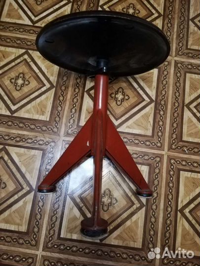 Стул для пианино винтовой