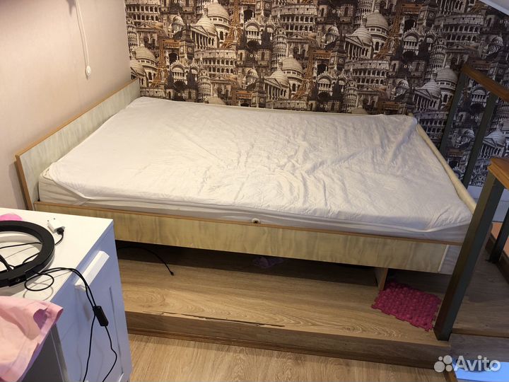 Кровать двухспальная с матрасом бу 140 200