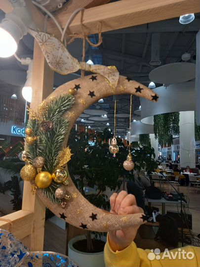 Новогоднее украшение, месяц