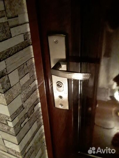Продам входную дверь бу