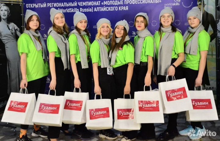 Продавец детской одежды