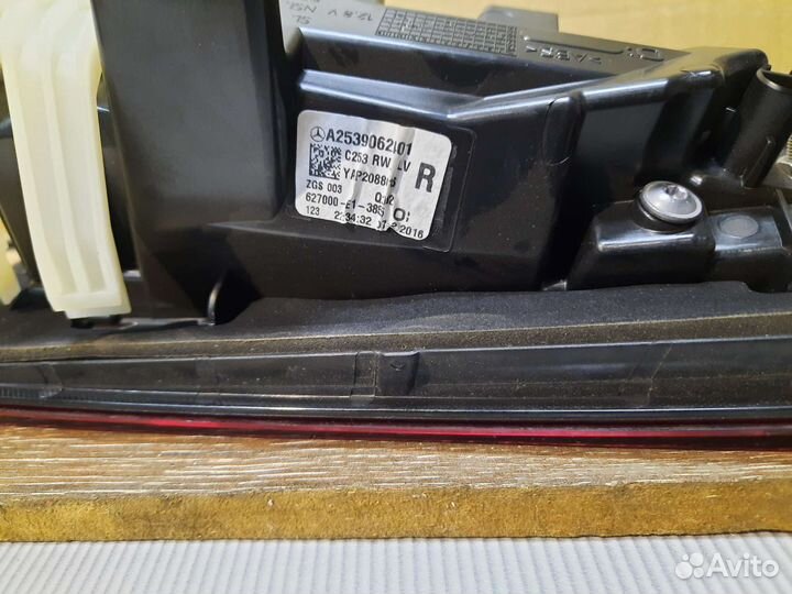 Фонарь задней крышки багажника правый glc coupe